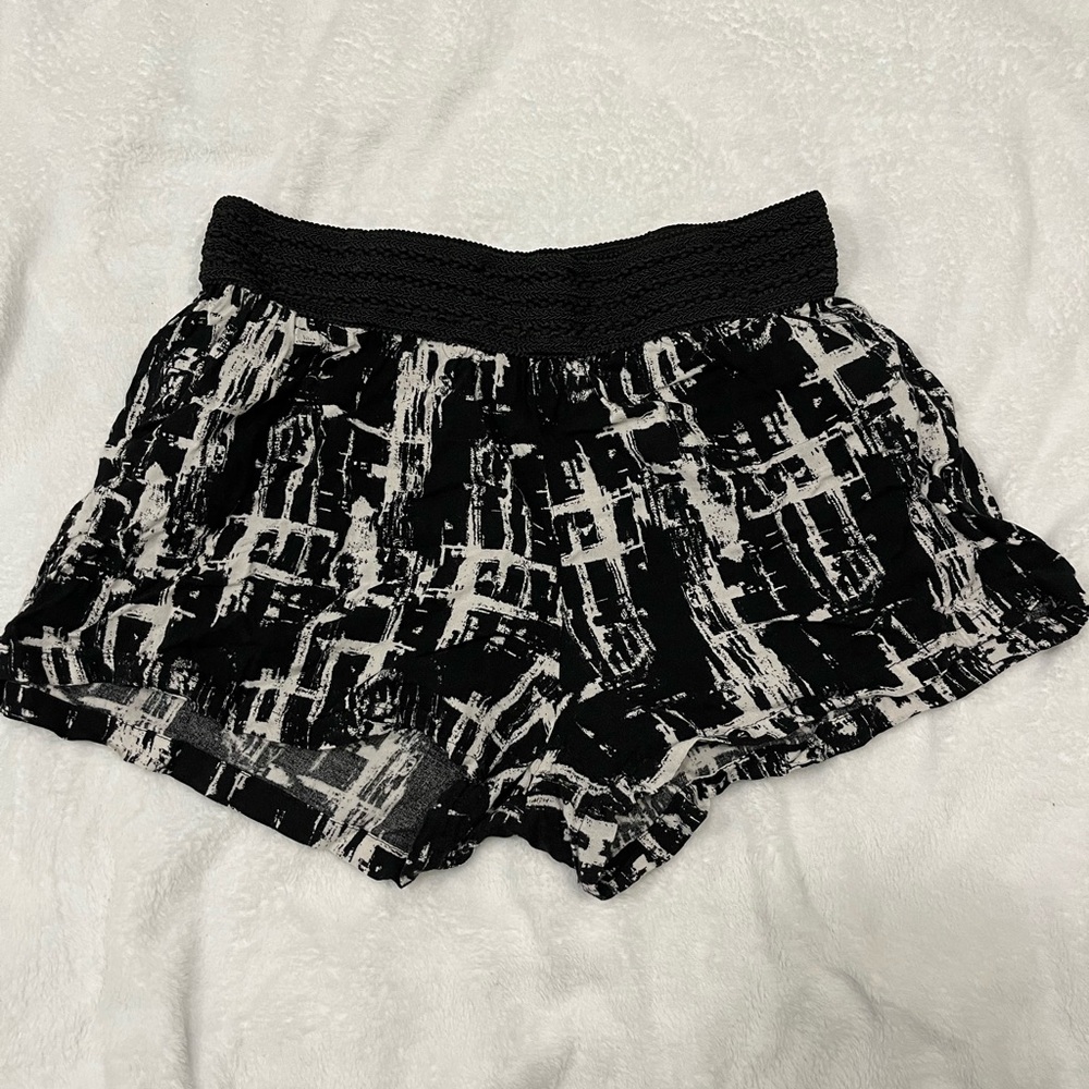 Eye Candy Line Pattern Shorts with Pockets